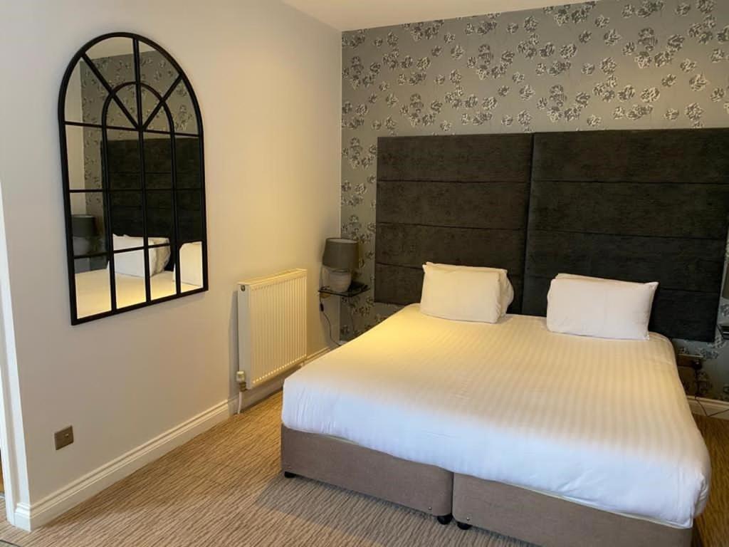 The Mount Country Manor Hotel & Golf Wolverhampton Exteriör bild