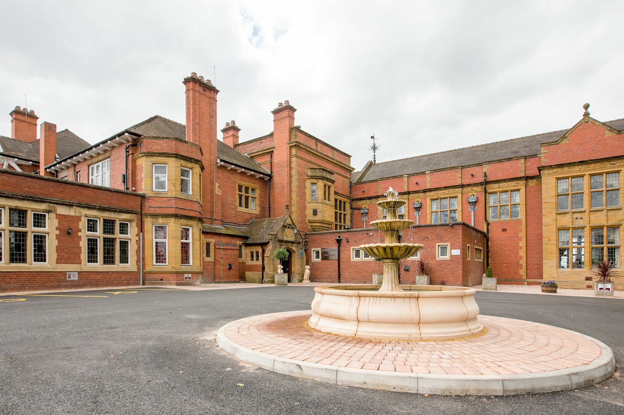 The Mount Country Manor Hotel & Golf Wolverhampton Exteriör bild